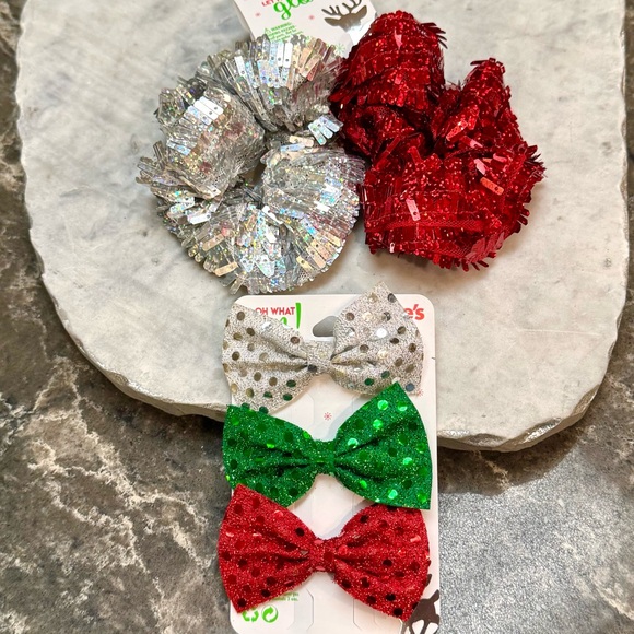 Claire’s Christmas Hair Clip Bows set of 4 & 2 Scrunchies, New - Picture 4 of 12